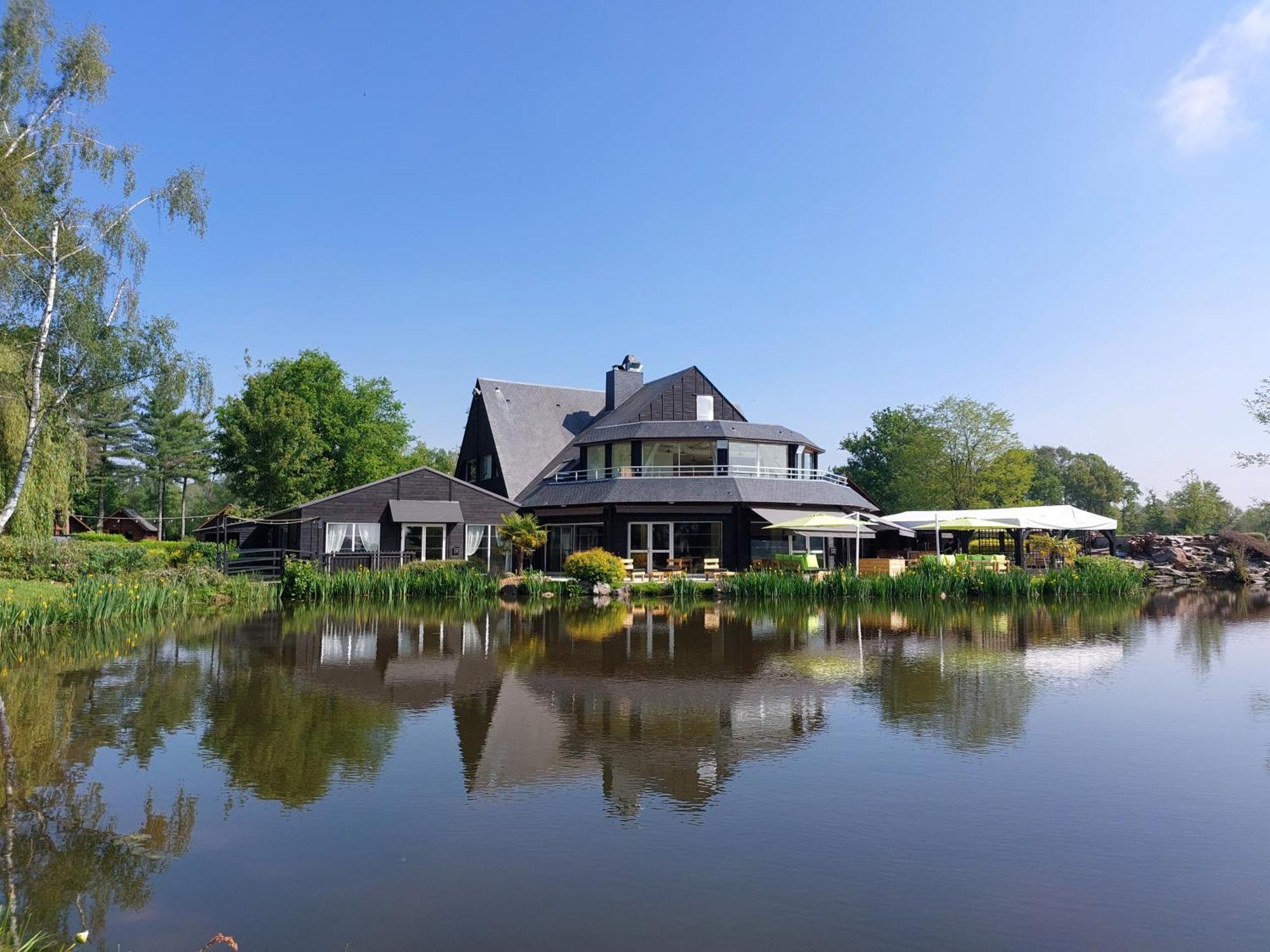 Le Domaine Du Cerf Blanc Hotel Carentoir Exterior photo